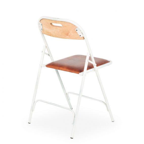 Chaise pliable de type ciseau.