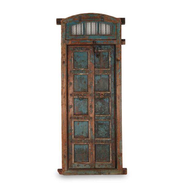 Ancienne grande porte en bois.