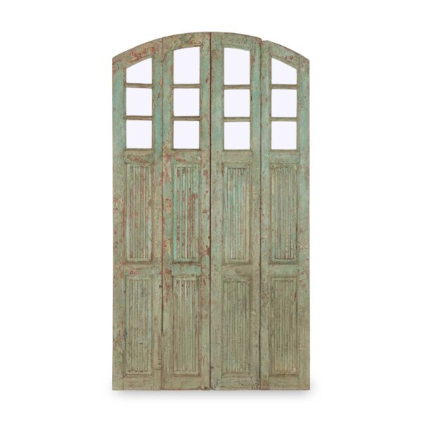 Ancienne porte en bois.