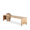 Banc en bois naturel.