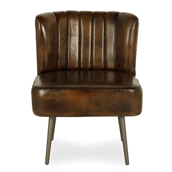 Fauteuils marron cuir.